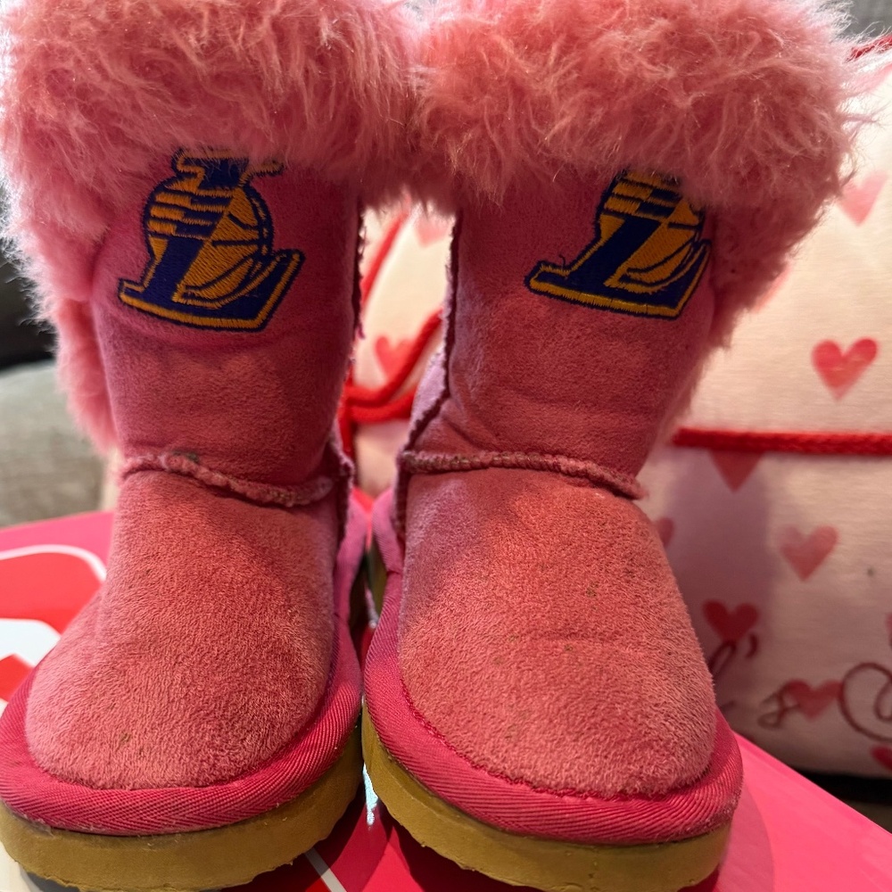 Girls Lakers NBA boots Size 9